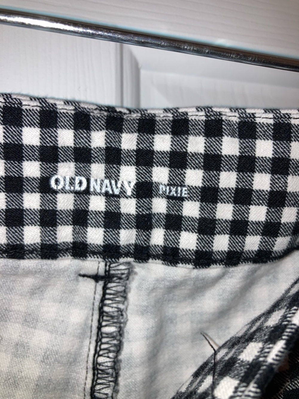 Old Navy Black & White Gingham Skinny Pants - Picture 2 of 4